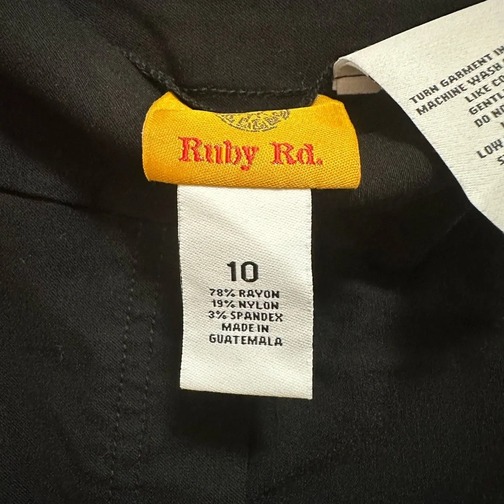 BLACK CAPRI SIZE 10 - Picture 3 of 4